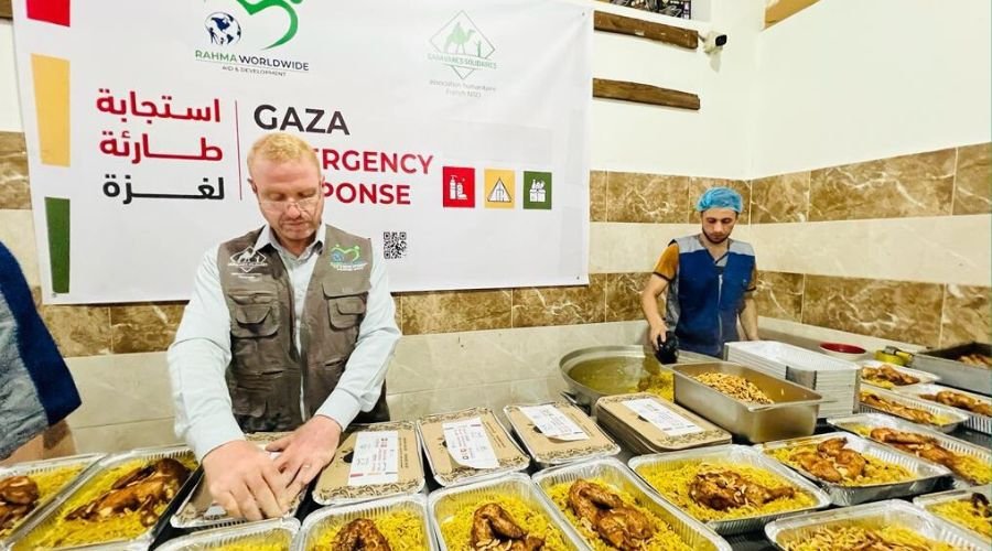 Préparation de repas pour distribuer à Gaza