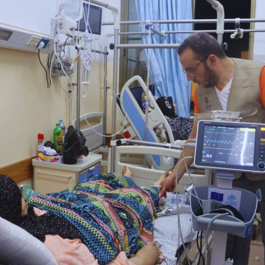 Distribution de repas aux patients et au personnel médical dans les hôpitaux à Gaza