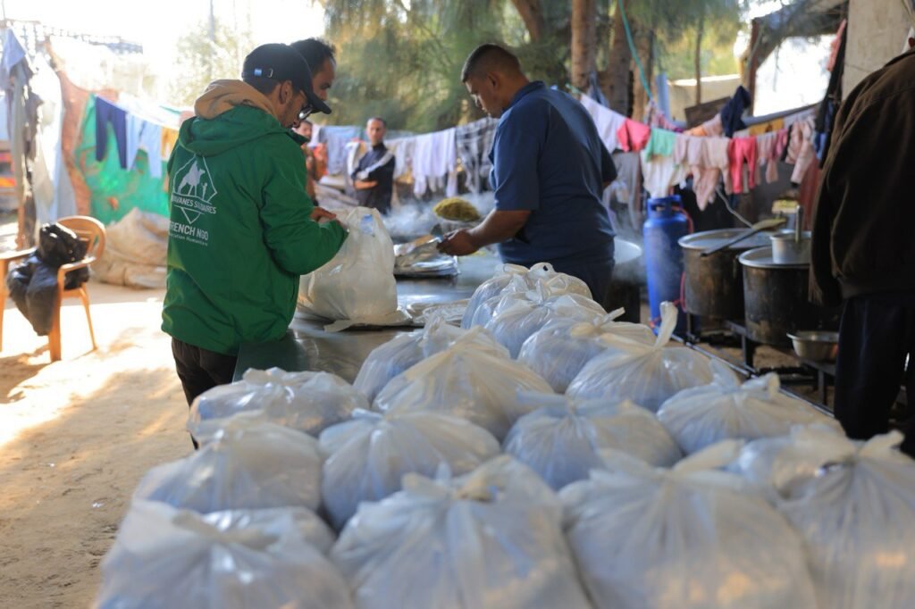 Photo de préparation de repas dans les camps de réfugiés à Gaza
