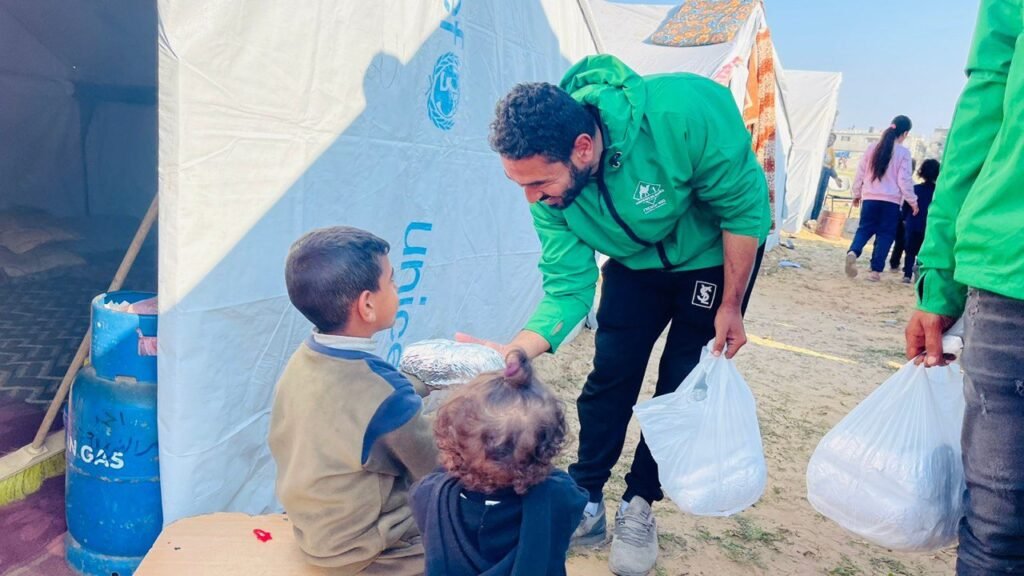 Distribution de repas un les camps de réfugiés à Rafah (Gaza)