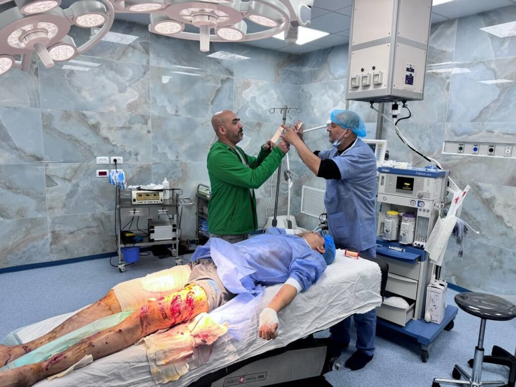 Photo de notre équipe médicale en pleine opération à Rafah déployée pour soutenir les hôpitaux