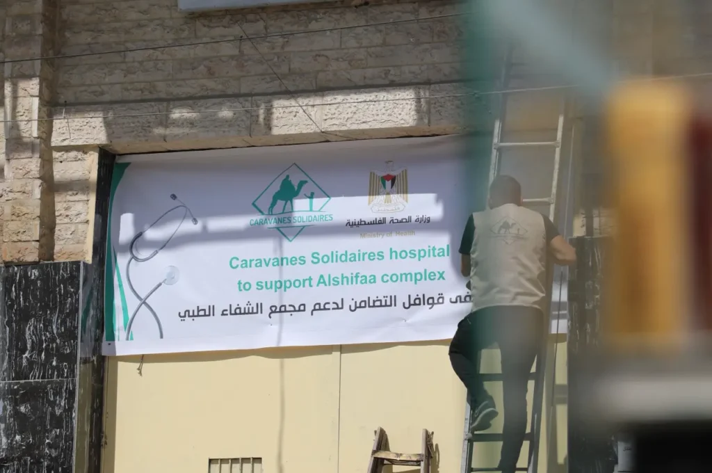 Bannière hôpital à Gaza Caravanes Solidaires