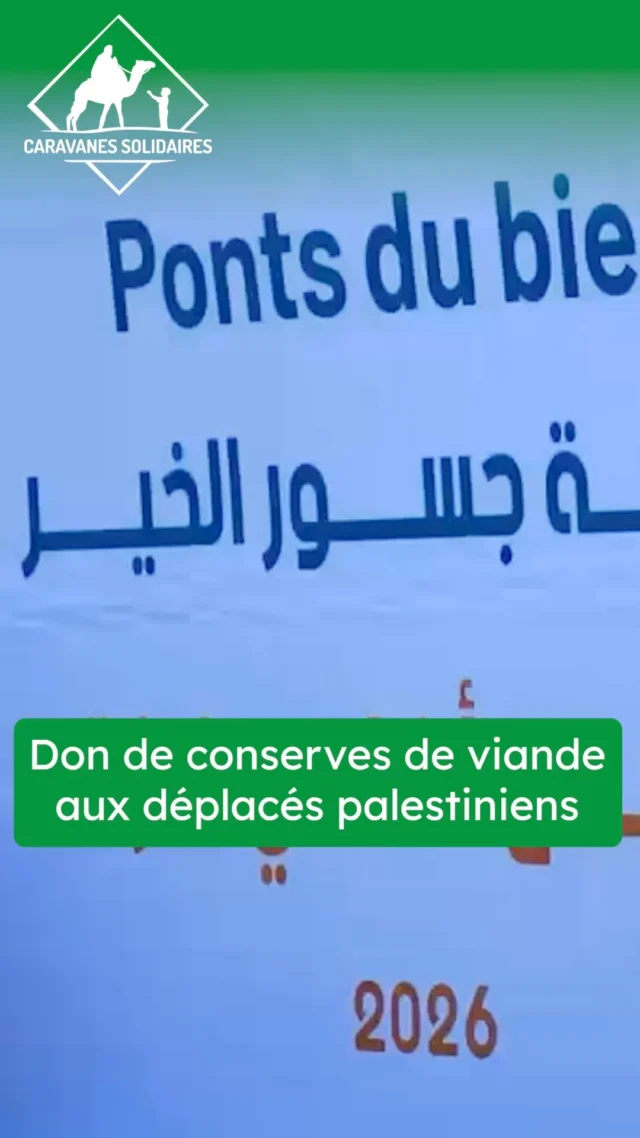 Distribution des conserves de viande de l'Aïd à G4za 💚
Cette méthode est utilisée avant tout en raison du manque de moyens adaptés pour transporter la viande fraîche, ainsi que de l’insuffisance des capacités de stockage réfrigéré disponibles à Gaza.
La mise en conserve permet donc de préserver la viande dans de bonnes conditions, de faciliter son transport et sa distribution, et surtout de permettre aux familles gazaouies de la conserver plus longtemps et de la consommer dans de meilleures conditions.
Les principales étapes sont :
1.⁠ ⁠Préparation et découpe de la viande dans des conditions d’hygiène adaptées.
2.⁠ ⁠Remplissage des contenants destinés à la conservation.
3.⁠ ⁠Traitement thermique/stérilisation selon un procédé adapté afin d’assurer une conservation sûre.
4.⁠ ⁠Fermeture hermétique des conserves.
5.⁠ ⁠Contrôle, stockage et préparation pour le transport et la distribution aux familles bénéficiaires.
Cette solution répond donc à une contrainte réelle du terrain : en l’absence de moyens suffisants pour maintenir la chaîne du froid, la conservation en bocaux ou boîtes permet de réduire les risques liés à la conservation de la viande fraîche et de faciliter son acheminement vers les bénéficiaires.
Notre objectif reste le même : préserver la dignité des familles, limiter les pertes alimentaires et permettre aux personnes dans le besoin de bénéficier de viande dans les meilleures conditions possibles.
Qu’Allah récompense chaque donateur pour sa générosité et sa confiance.
#CaravanesSolidaires #NousEnsemble